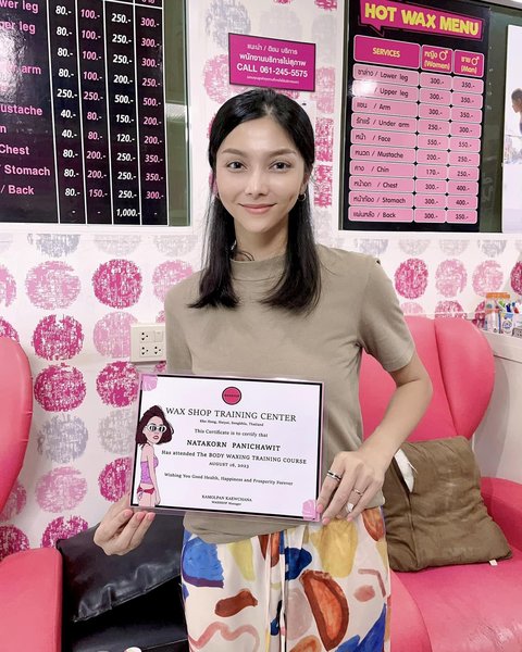 ผู้จบหลักสูตร Body Waxing ถือใบประกาศ WAX SHOP TRAINING CENTER
